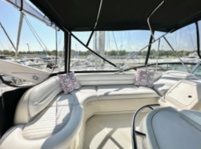 New Jersey Yacht 52 flybridge seating
